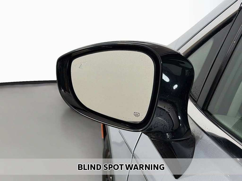 Used 2024 Chrysler Pacifica Touring-L FWD image 4