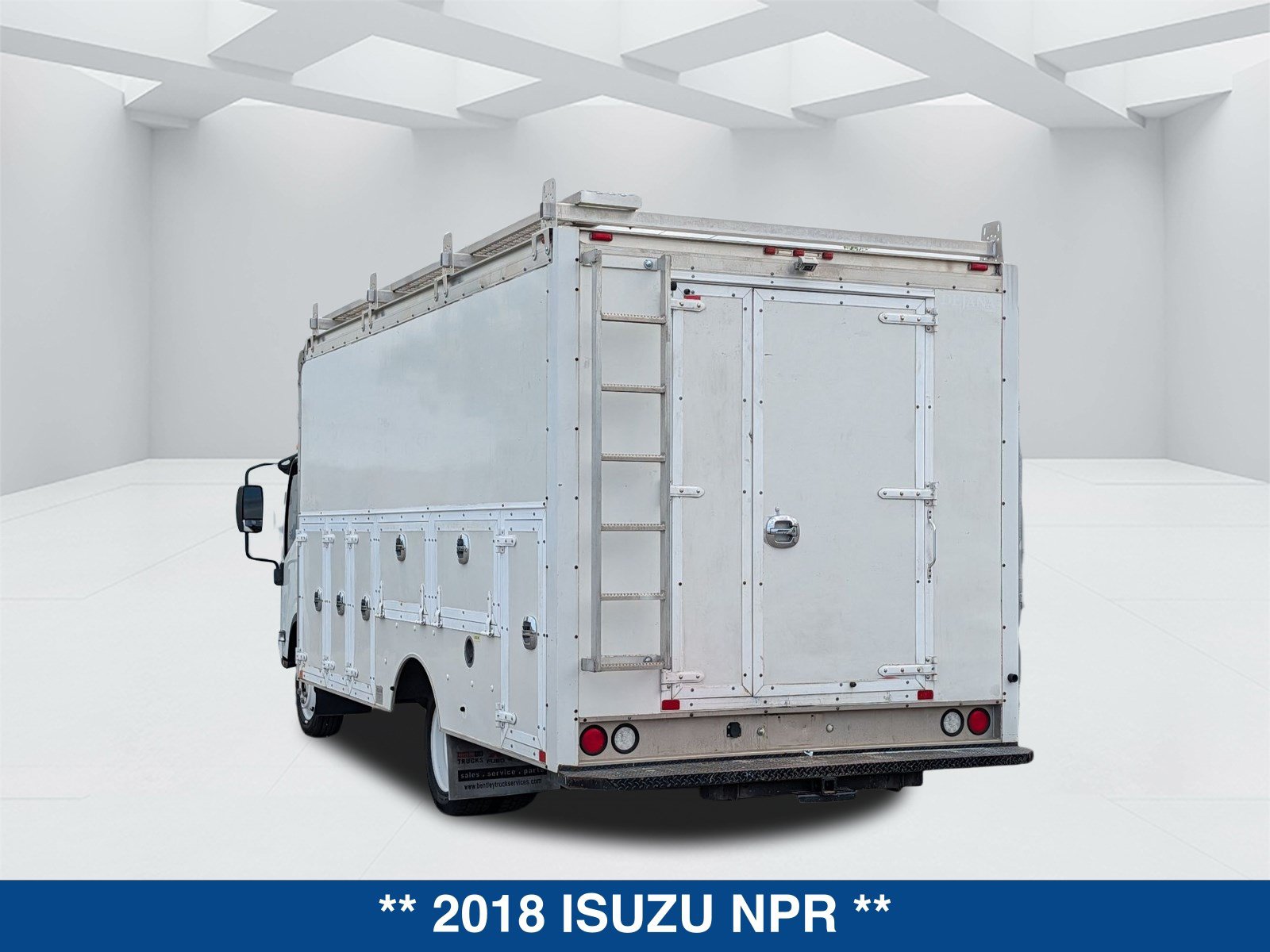 Used 2018 Isuzu NPR RWD image 7