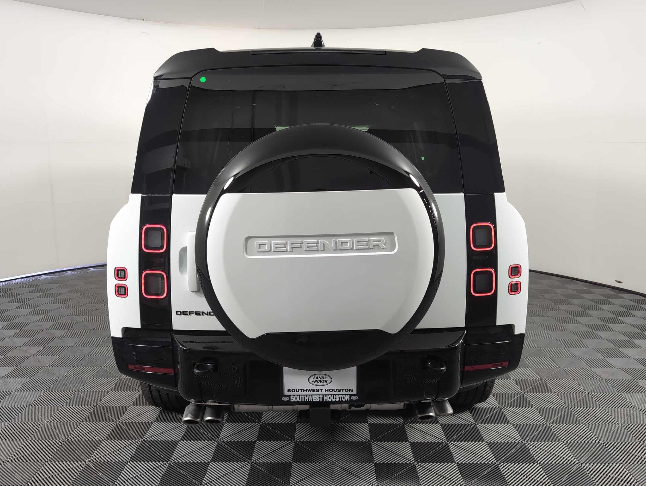 New 2026 Land Rover Defender 130 V8 image 9