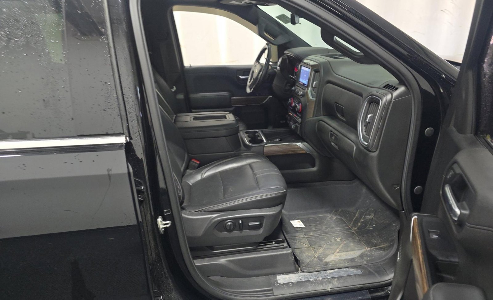 Used 2019 Chevrolet Silverado 1500 High Country w/ Technology Package AWD/4WD image 8