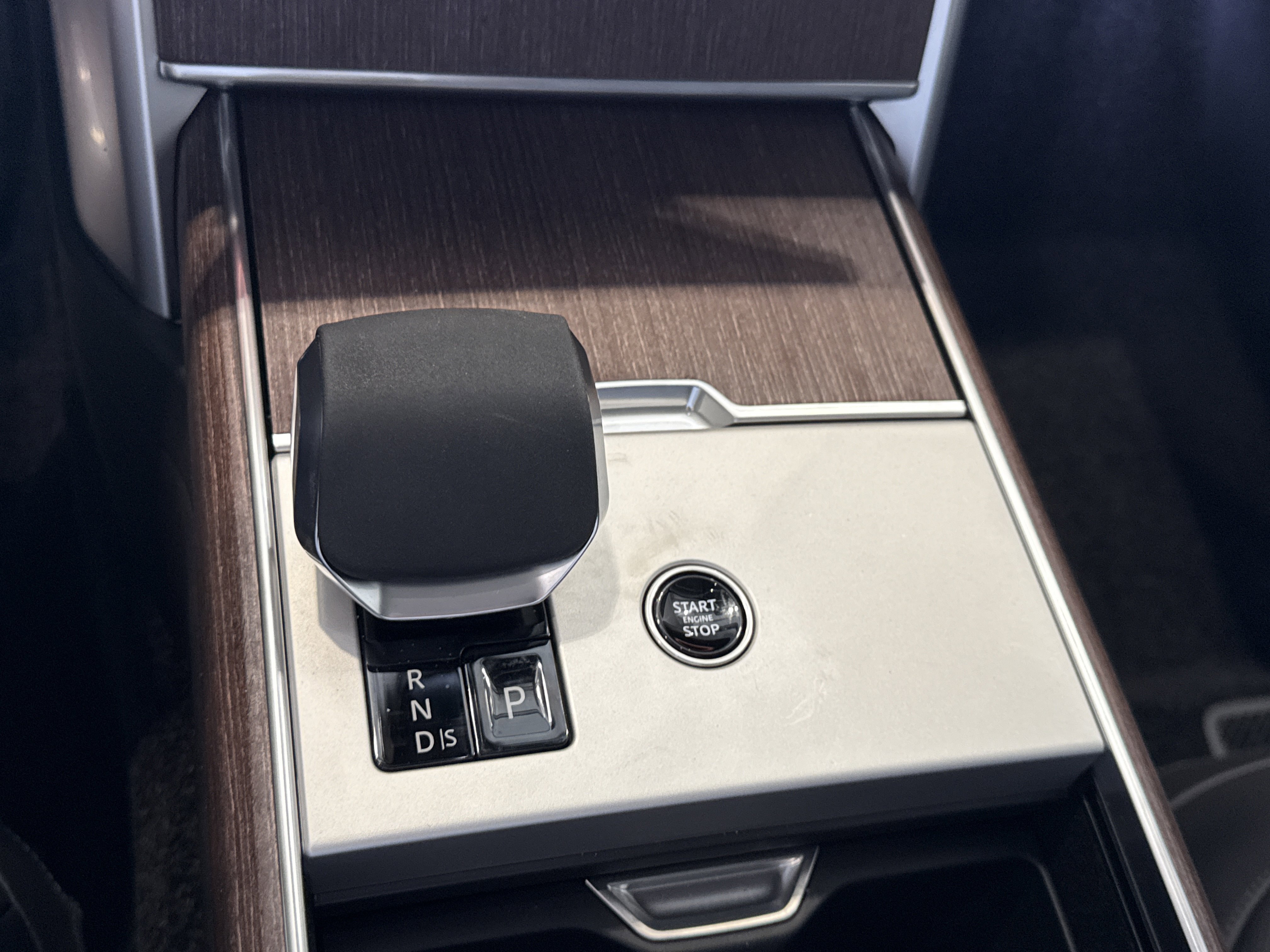 New 2025 Land Rover Range Rover SE image 11