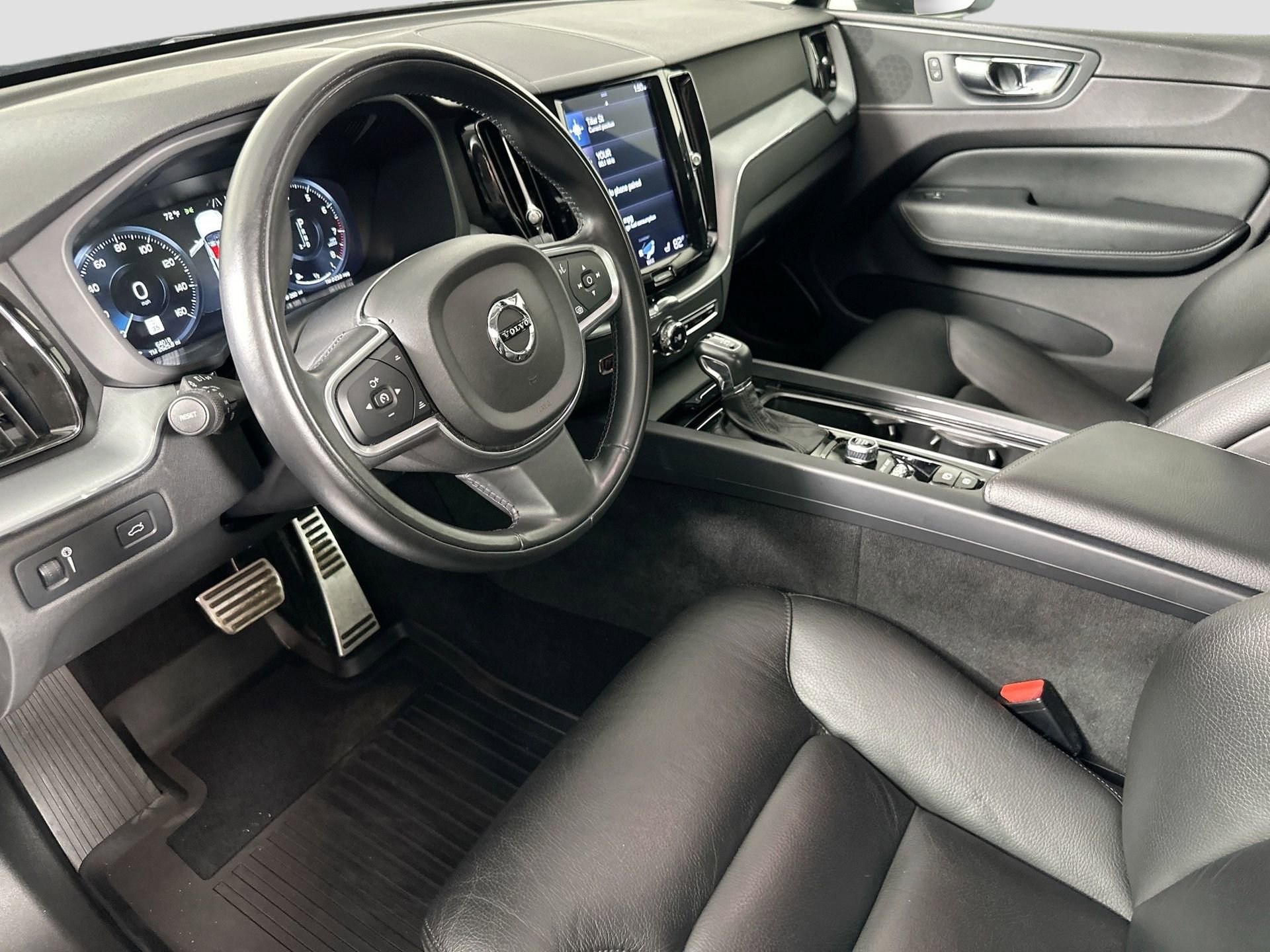 Certified 2018 Volvo XC60 T5 Momentum w/ Convenience Package image 10