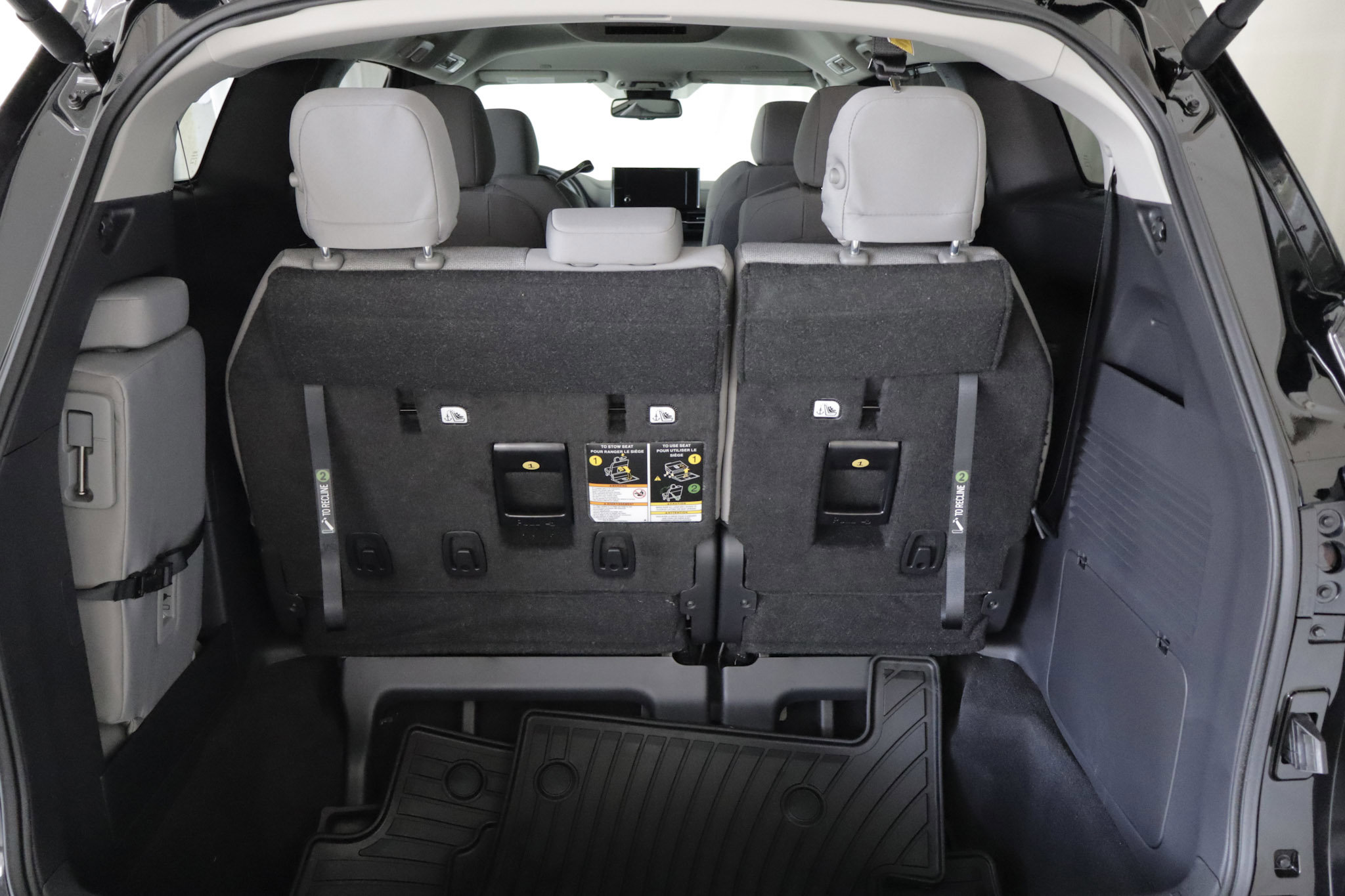 Used 2026 Toyota Sienna LE image 19