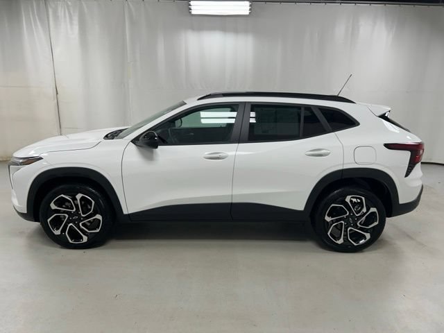 Used 2024 Chevrolet Trax RS w/ Sunroof Package FWD image 8