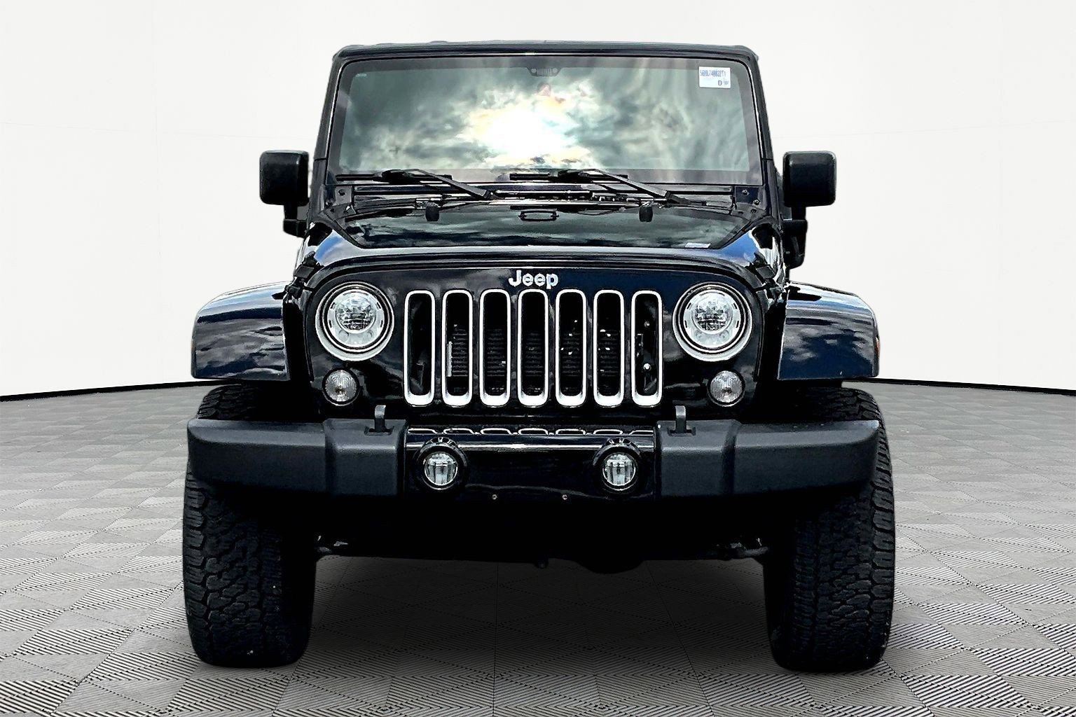 Used 2017 Jeep Wrangler Unlimited Sahara w/ Connectivity Group AWD/4WD image 2