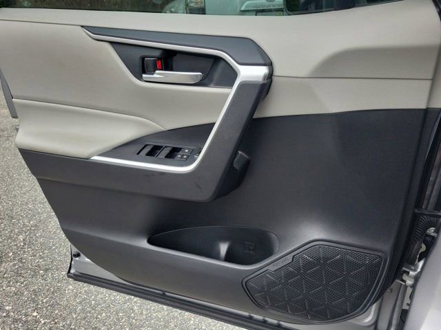 Used 2020 Toyota RAV4 XLE w/ Convenience Package AWD/4WD image 35