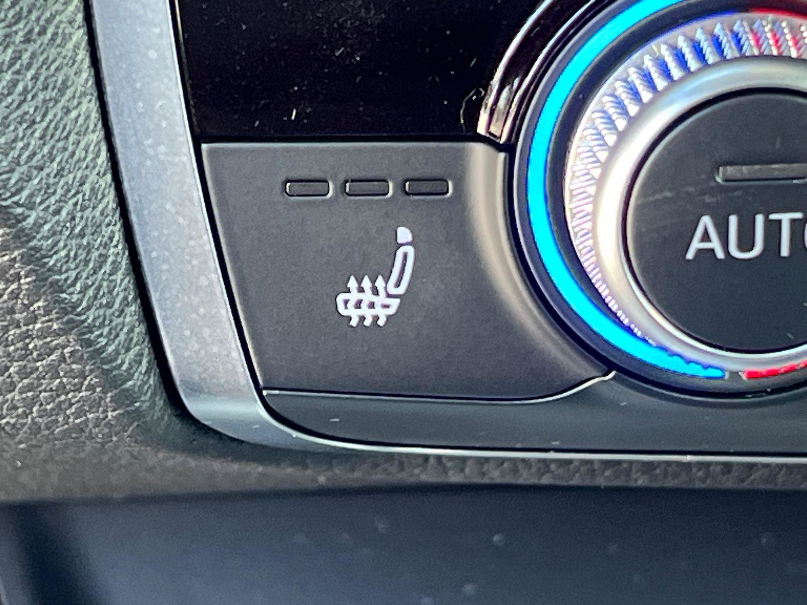 Certified 2025 Audi Q3 2.0T Premium Plus w/ Premium Plus Package image 32