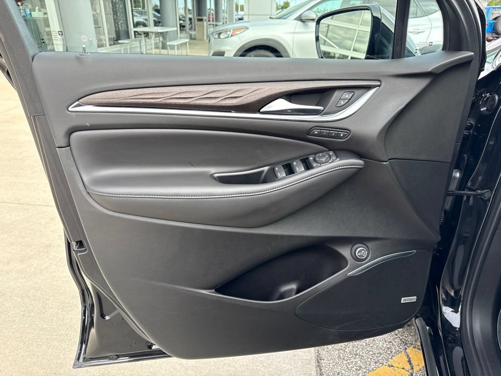 Used 2022 Buick Enclave Avenir w/ Avenir Technology Package AWD/4WD image 20