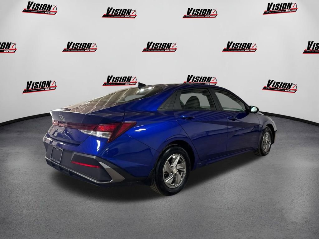 Certified 2024 Hyundai Elantra SE image 5