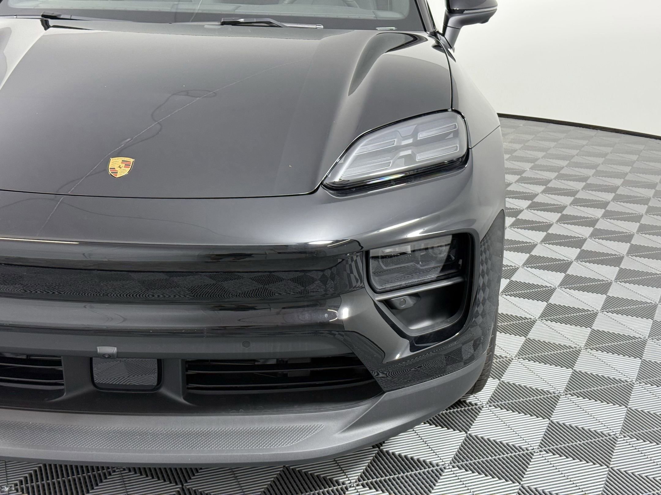 New 2025 Porsche Macan Electric image 11