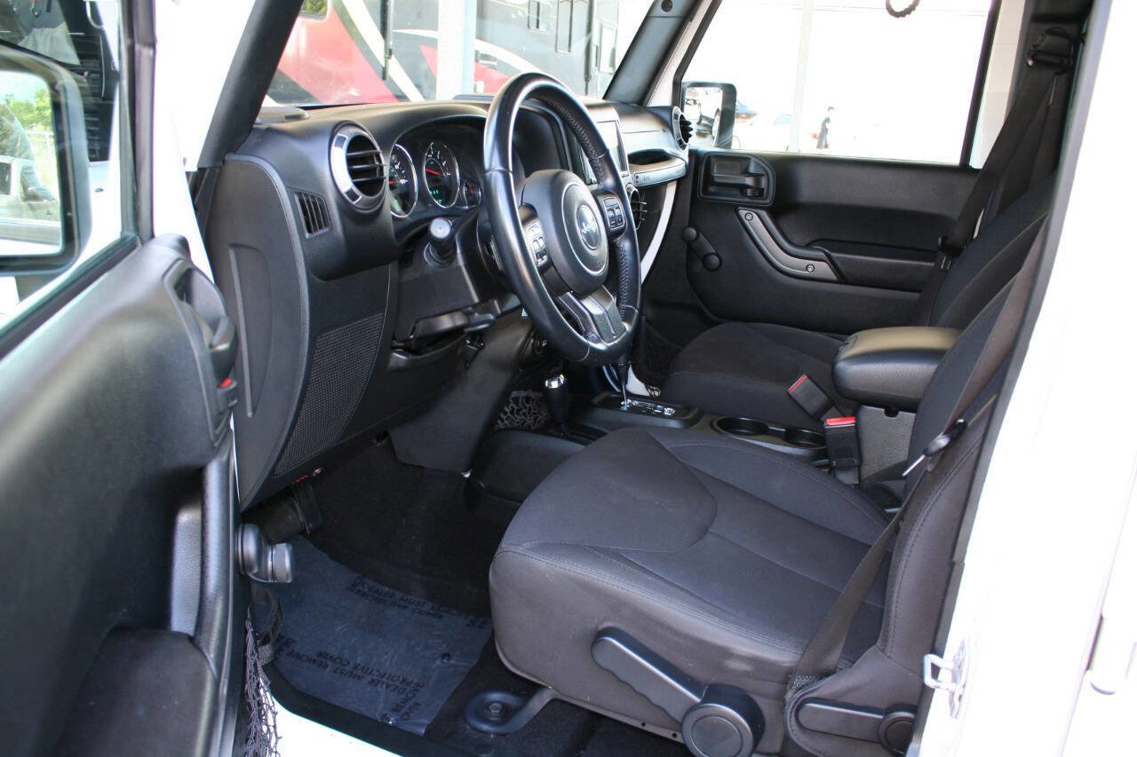 Used 2018 Jeep Wrangler Unlimited Sport w/ Connectivity Group image 13