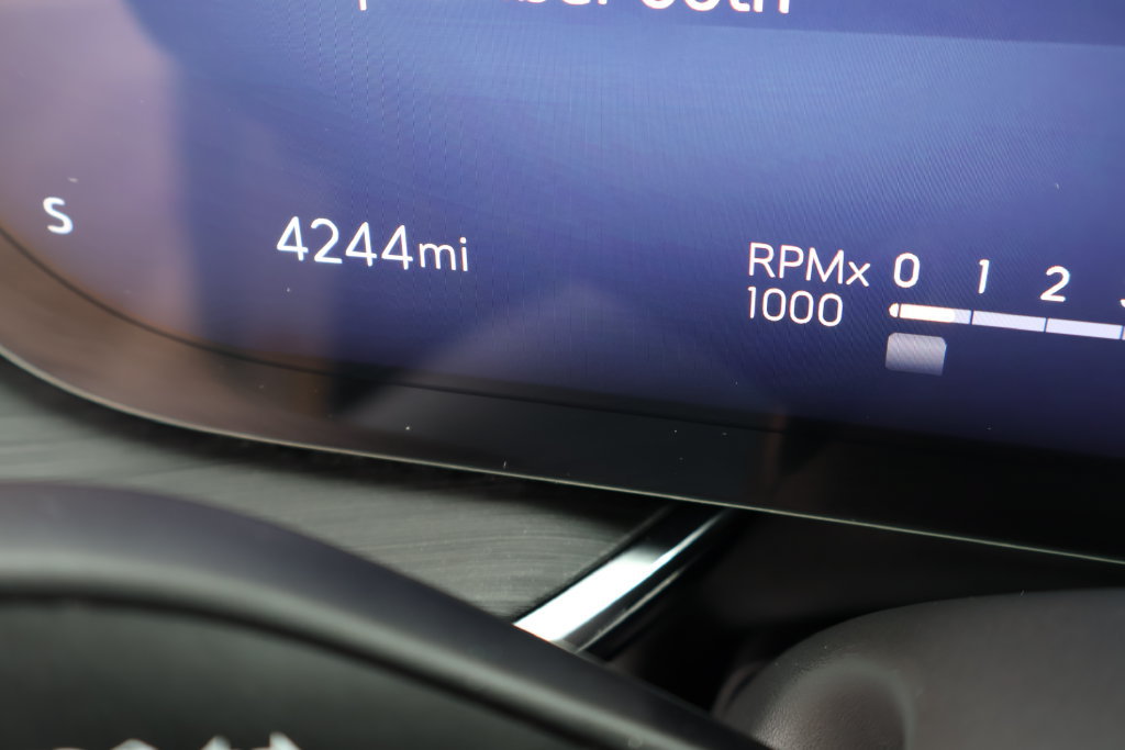 Used 2025 Buick Envision Preferred AWD/4WD image 3