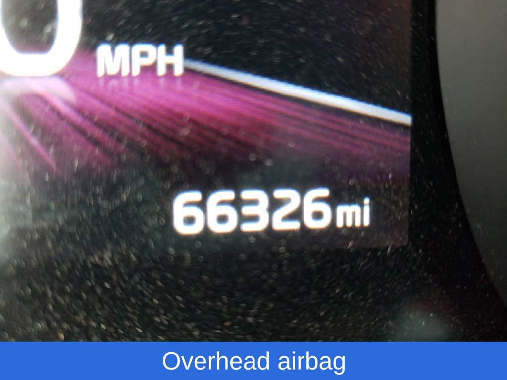 Used 2022 Kia Carnival LX image 19