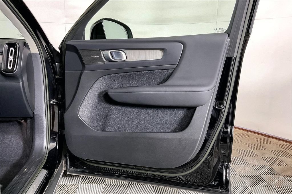 Used 2023 Volvo XC40 B5 Ultimate w/ Protection Package Premier AWD/4WD image 23