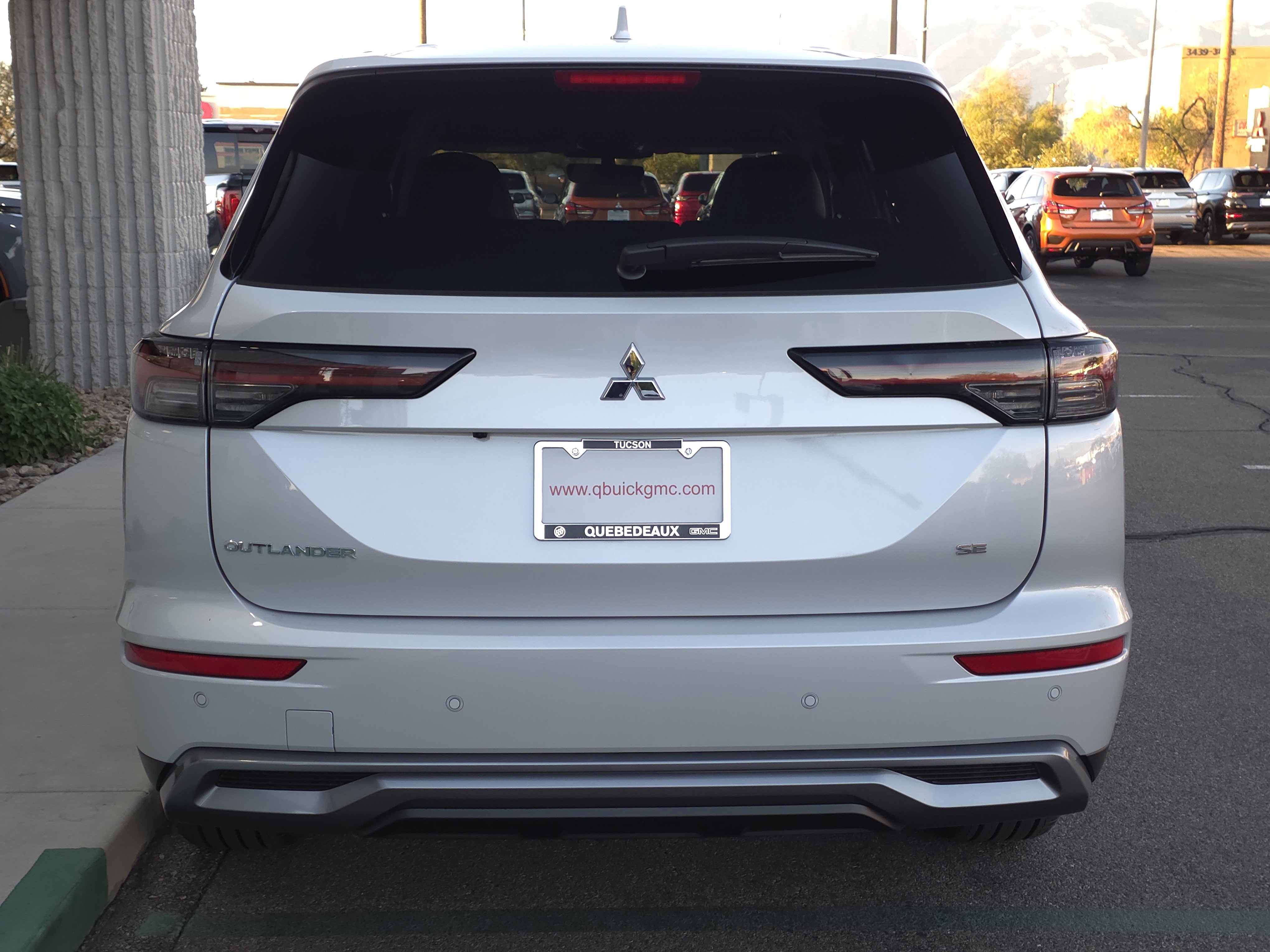 New 2025 Mitsubishi Outlander SE image 3