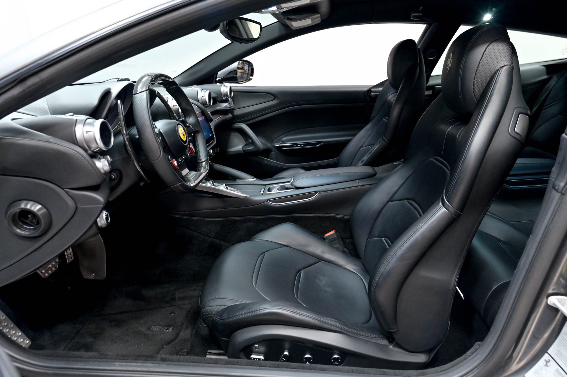 Used 2017 Ferrari GTC4Lusso AWD/4WD image 7