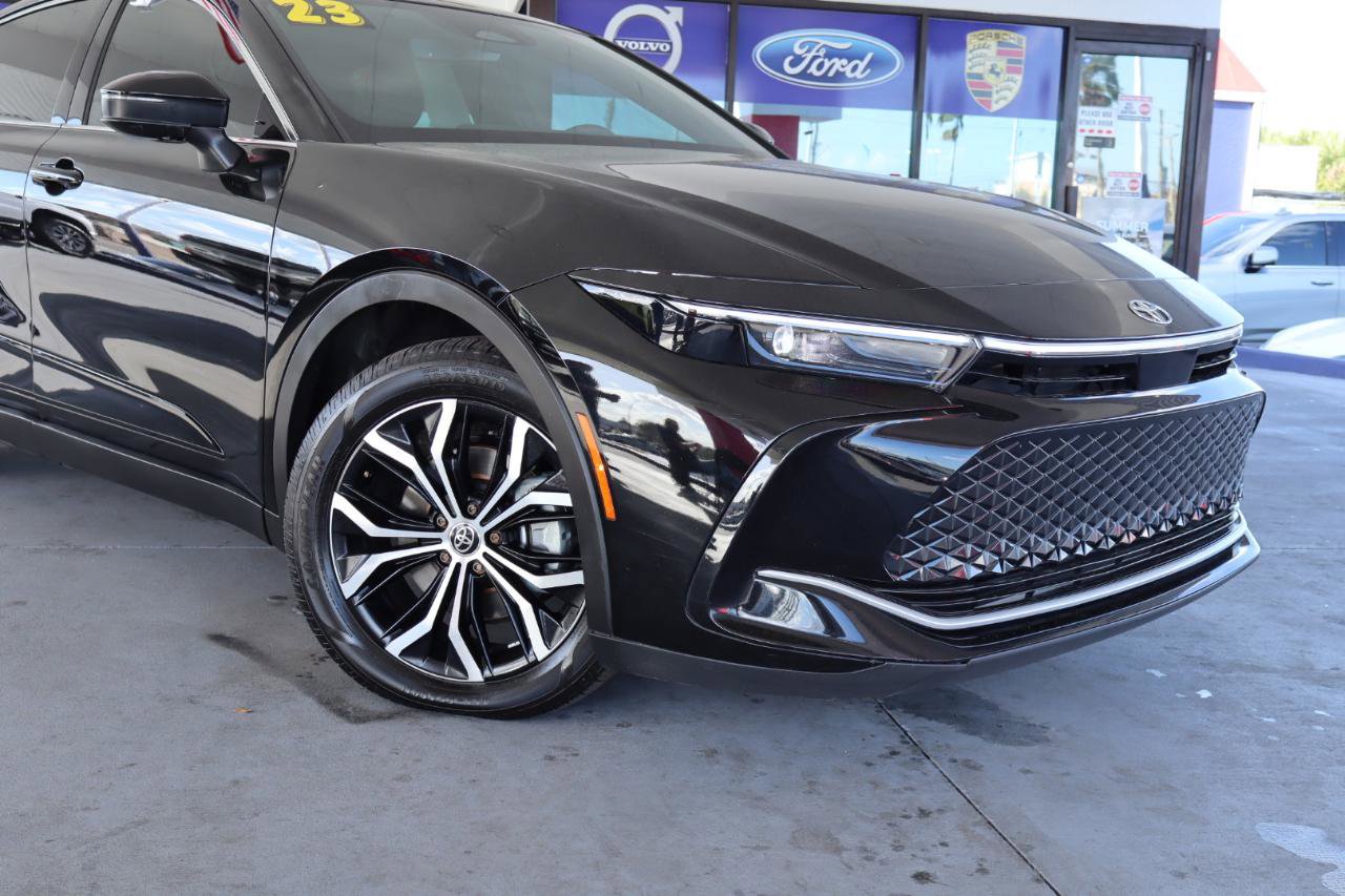 Used 2023 Toyota Crown image 2