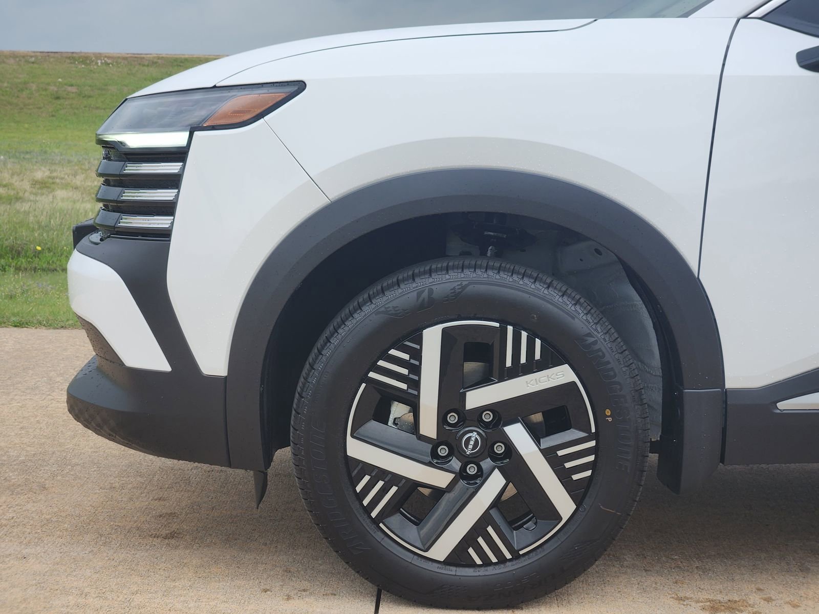 New 2026 Nissan Kicks SV image 10