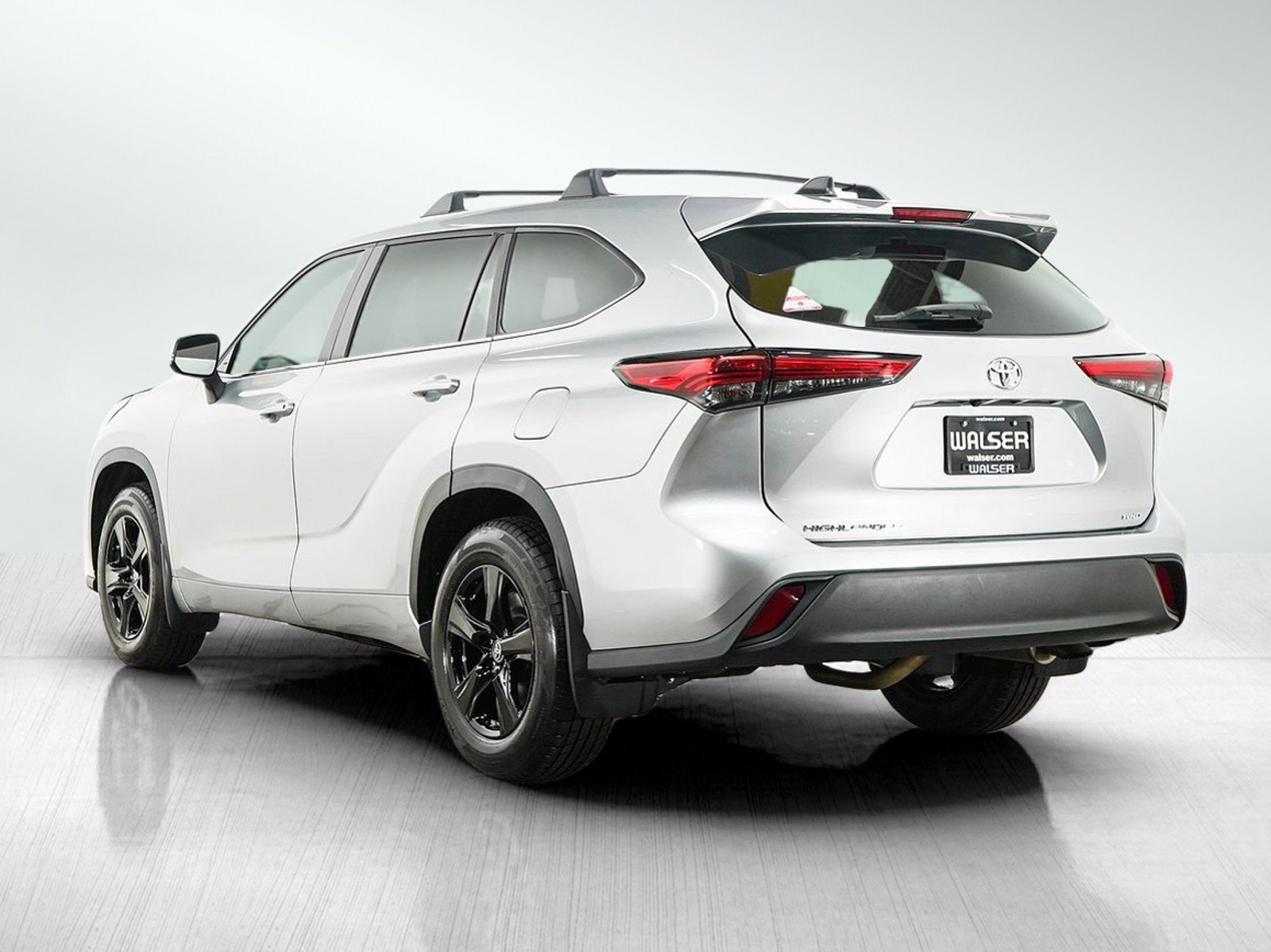 Used 2023 Toyota Highlander L AWD/4WD image 4