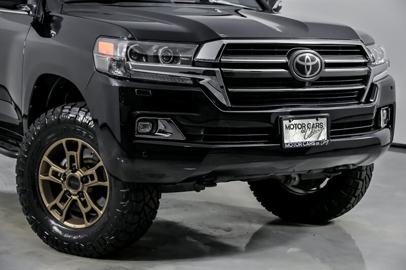 Used 2020 Toyota Land Cruiser Heritage Edition AWD/4WD image 2