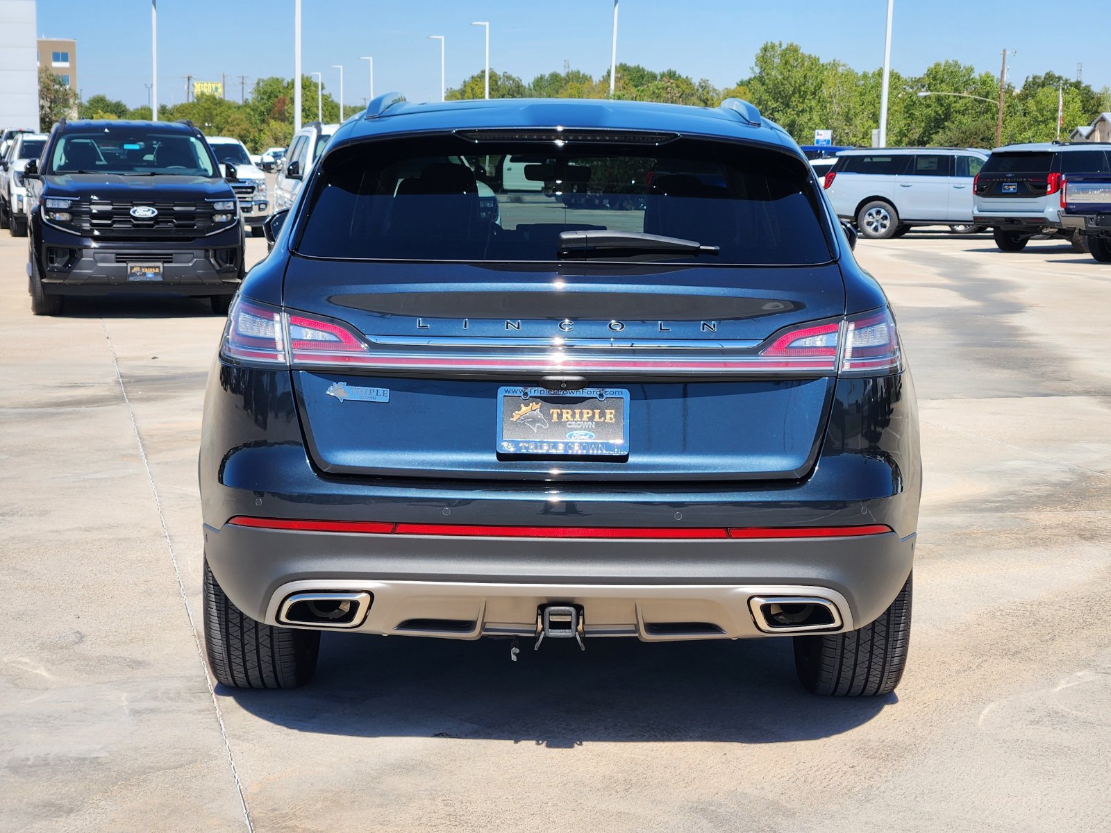 Used 2022 Lincoln Nautilus Black Label w/ Class II Trailer Tow Package AWD/4WD image 8
