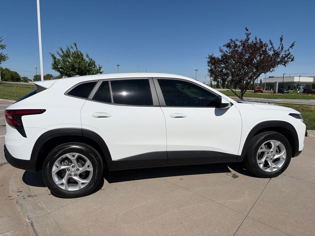 Used 2024 Chevrolet Trax LS w/ LS Convenience Package FWD image 16
