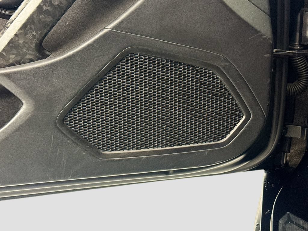 Used 2021 Lamborghini Huracan EVO RWD image 19