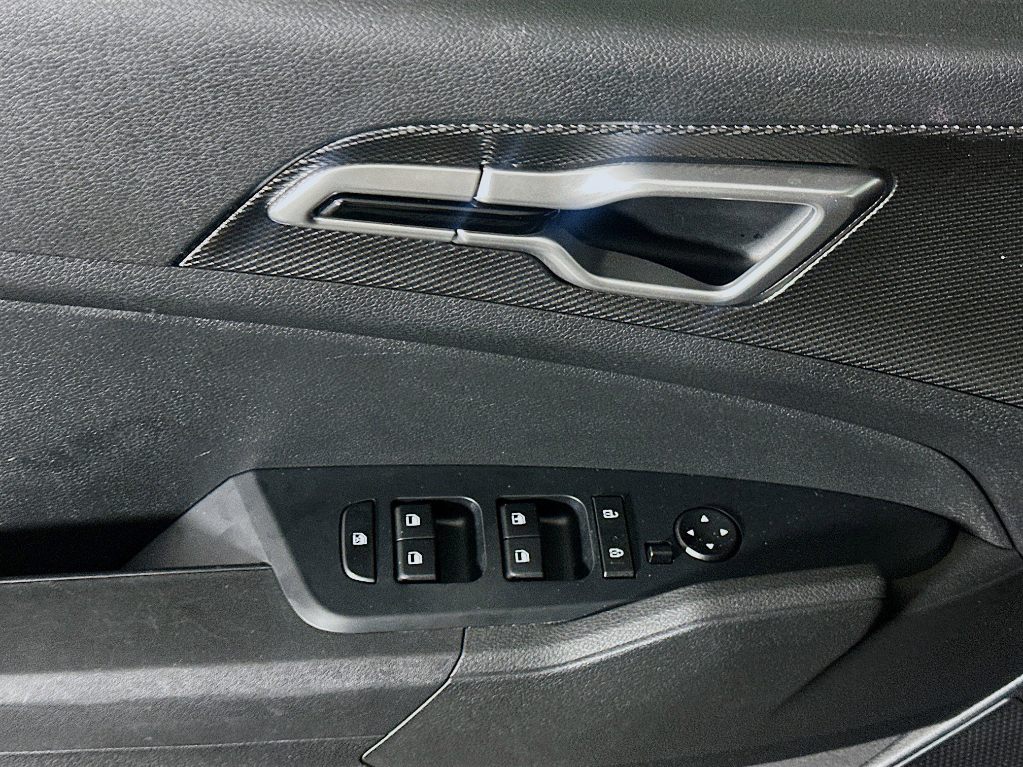 Used 2025 Kia Sportage LX image 13