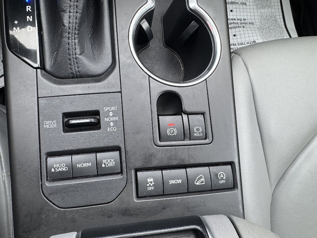 Used 2020 Toyota Highlander XLE image 21