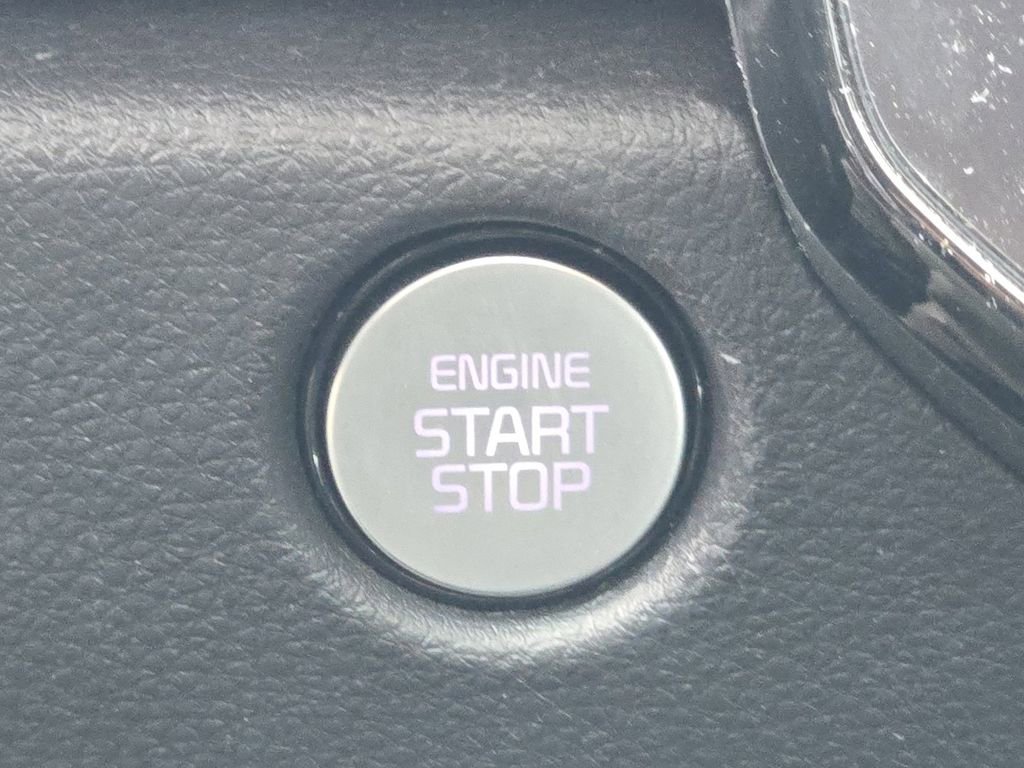 Used 2025 Kia Carnival SX w/ SX Dark Edition Package image 33