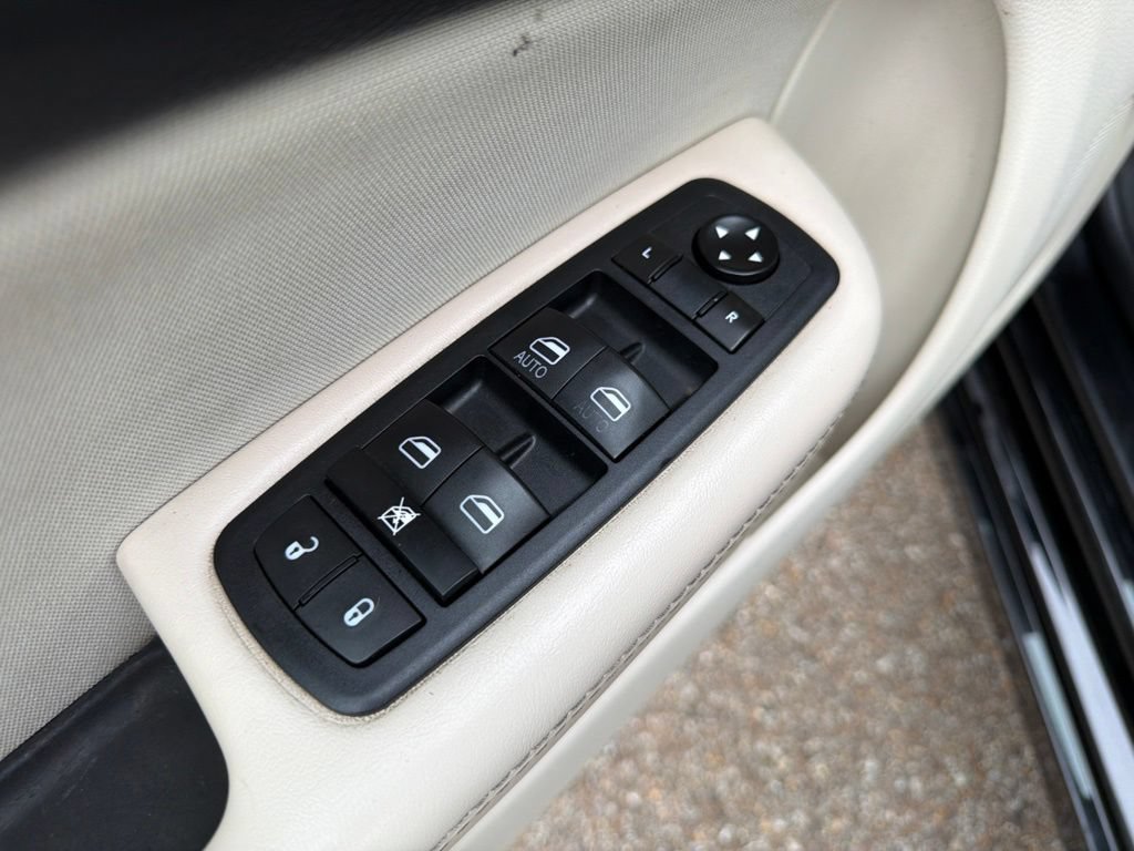 Used 2016 Chrysler 200 Limited w/ Anniversary Edition FWD image 23