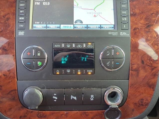 Used 2013 Chevrolet Avalanche LTZ image 17