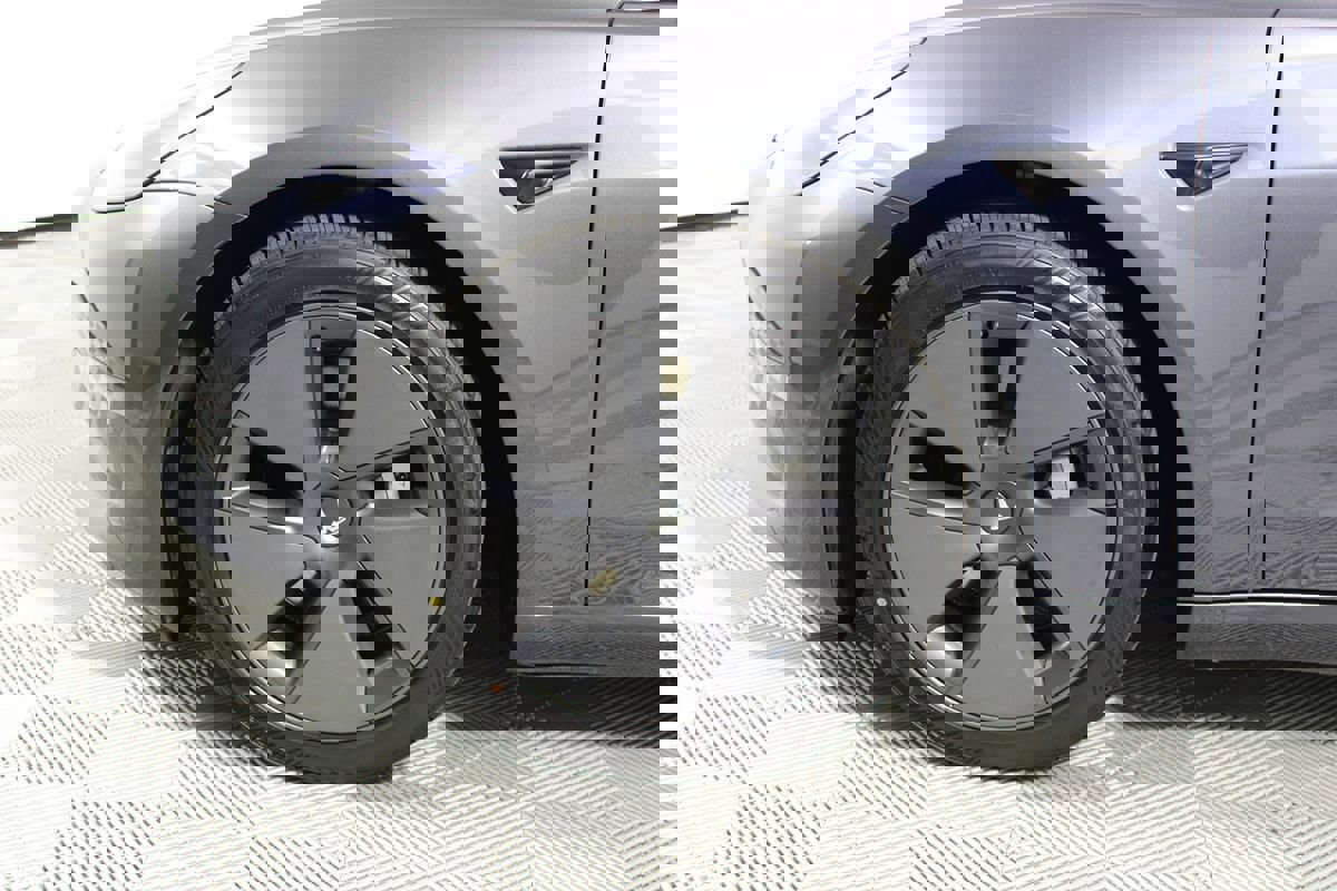 Used 2023 Tesla Model 3 Standard Range image 4