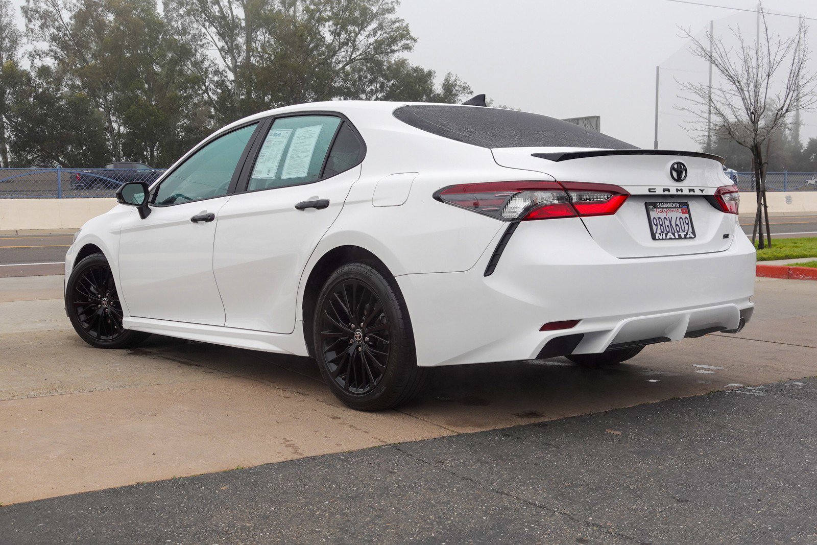 Used 2022 Toyota Camry SE image 7