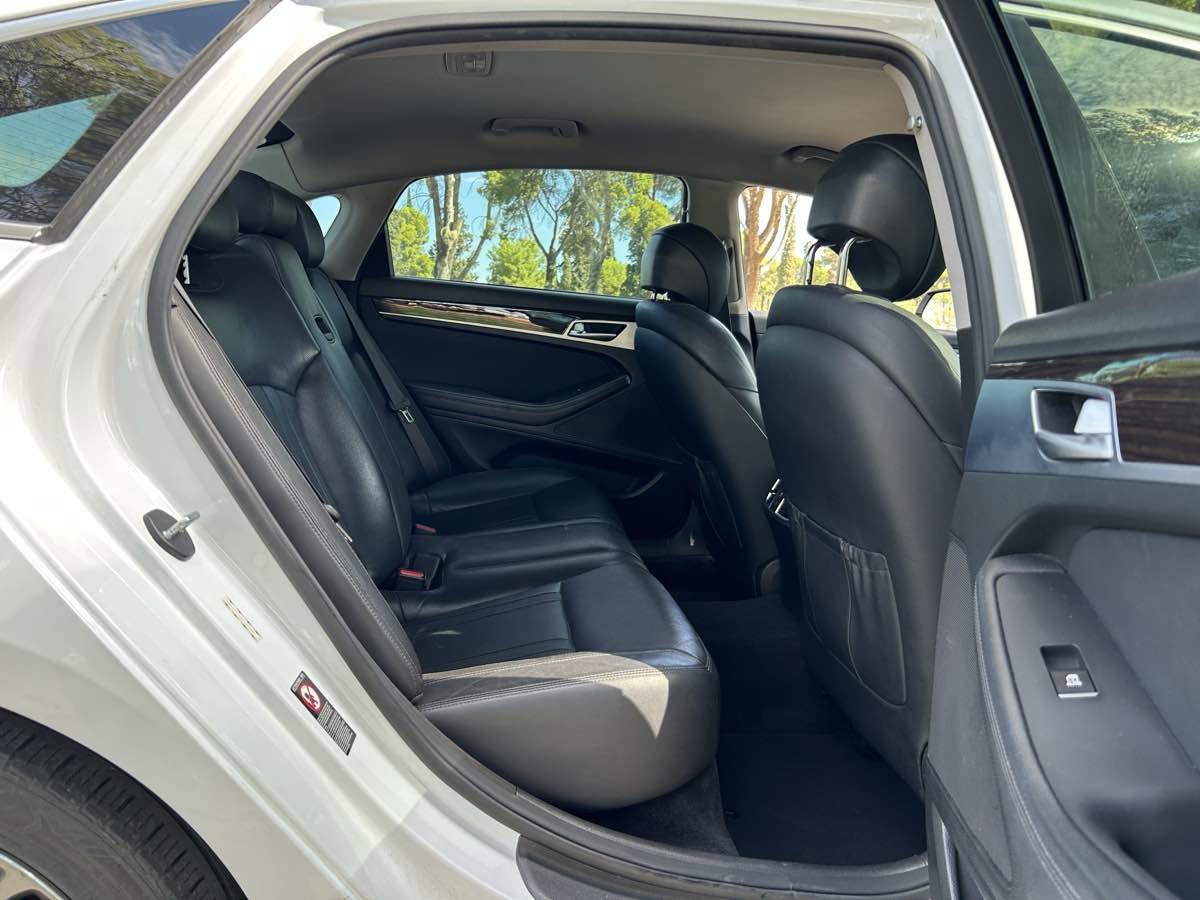 Used 2018 Genesis G80 3.8 RWD image 25