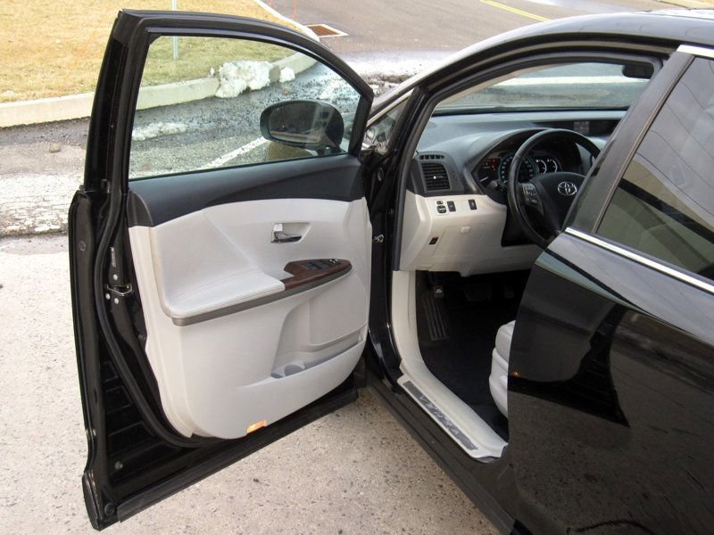 Used 2012 Toyota Venza XLE AWD/4WD image 16