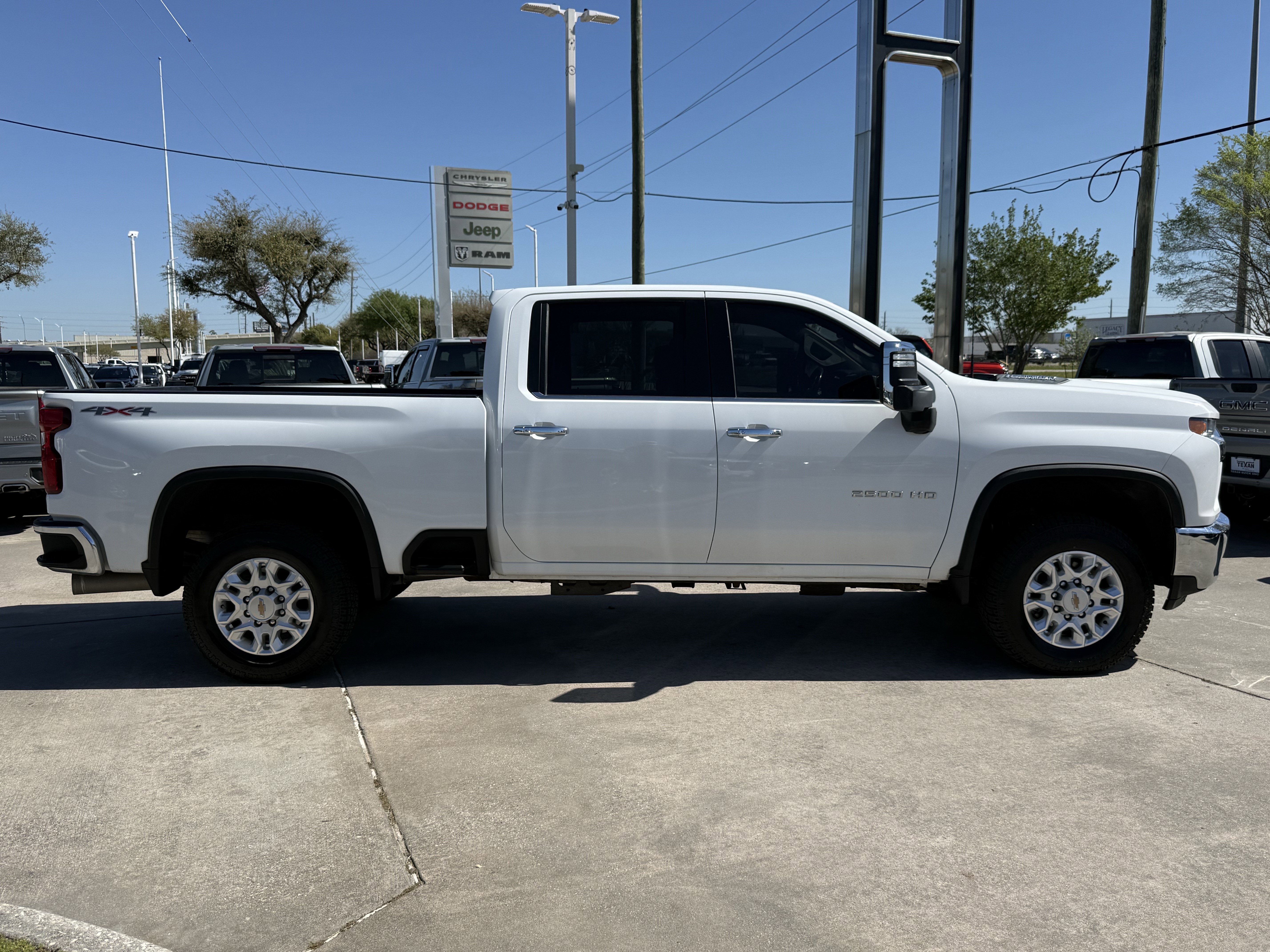 Used 2021 Chevrolet Silverado 2500 LTZ image 3