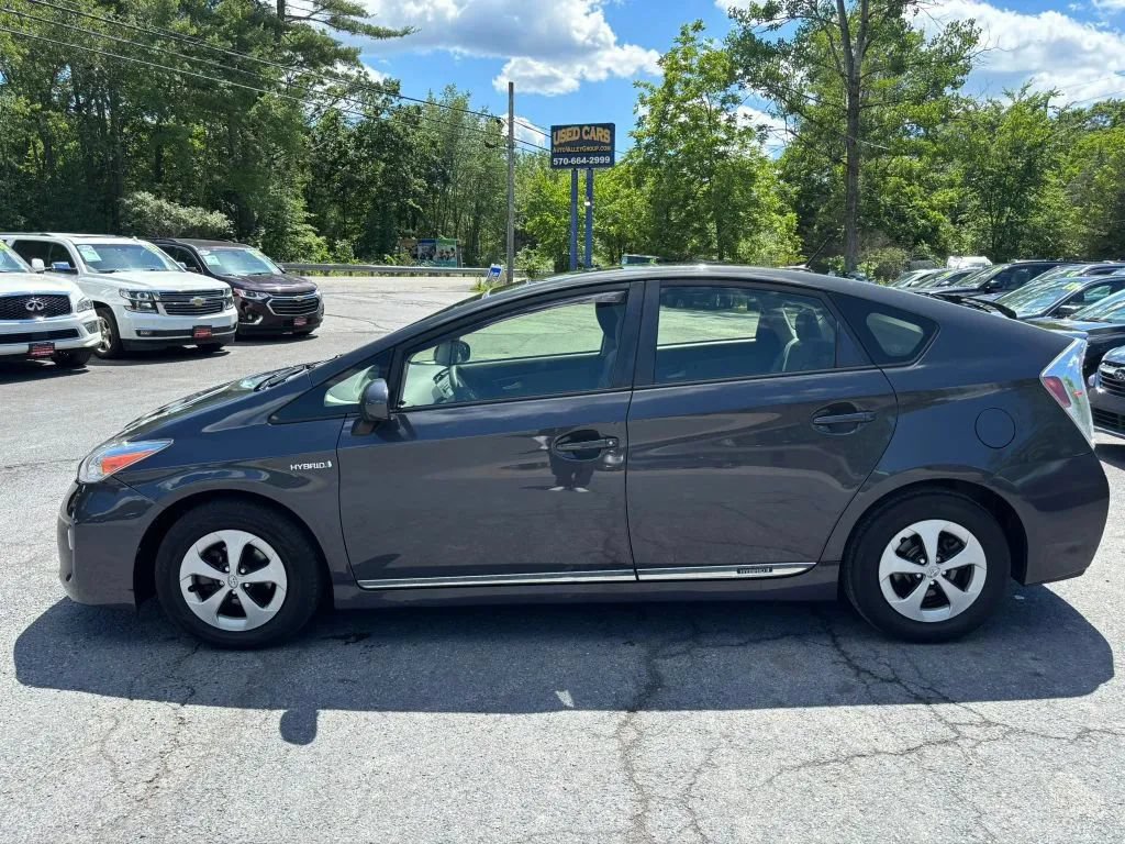 Used 2015 Toyota Prius Three w/ Solar Roof Package FWD image 5