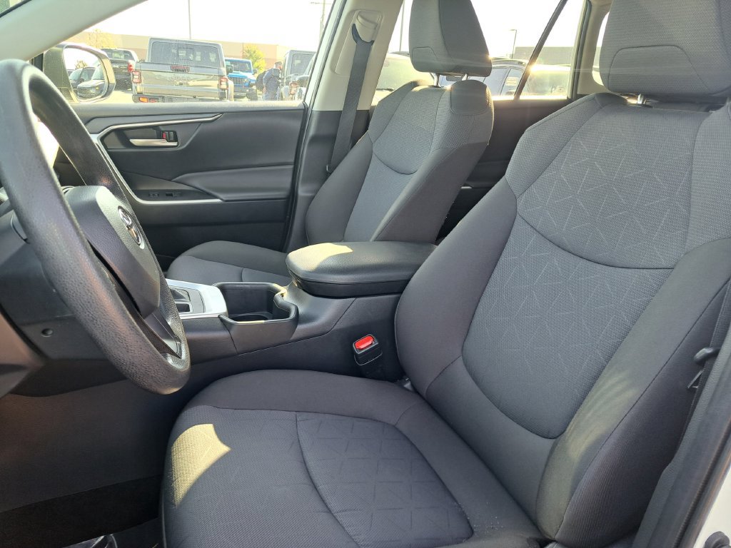 Used 2025 Toyota RAV4 XLE FWD image 27