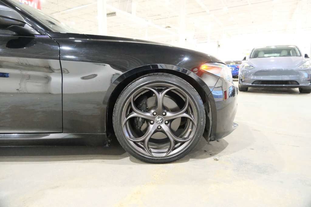 Used 2018 Alfa Romeo Giulia Ti w/ Nero Edizione RWD image 14