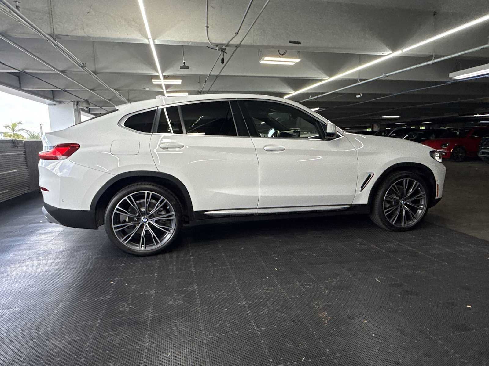 Used 2024 BMW X4 xDrive30i w/ Parking Assistance Package AWD/4WD image 9