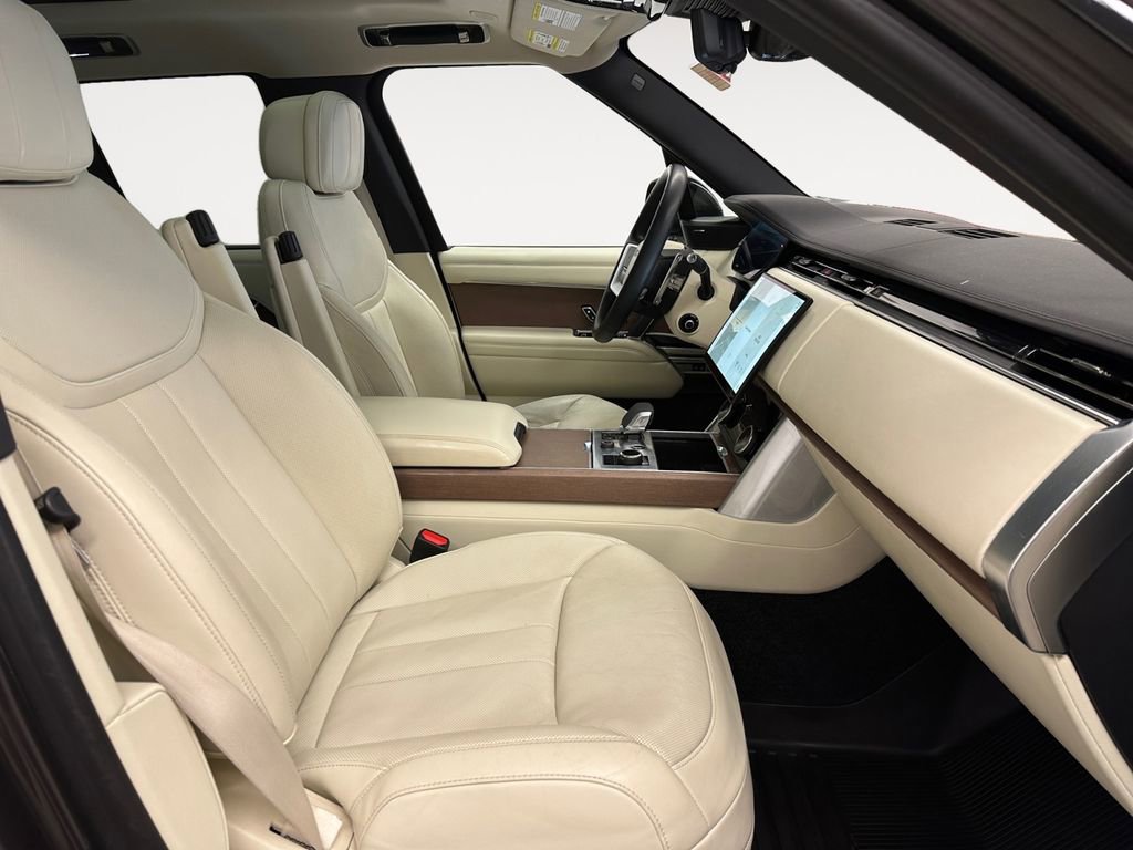 Used 2023 Land Rover Range Rover SE image 15