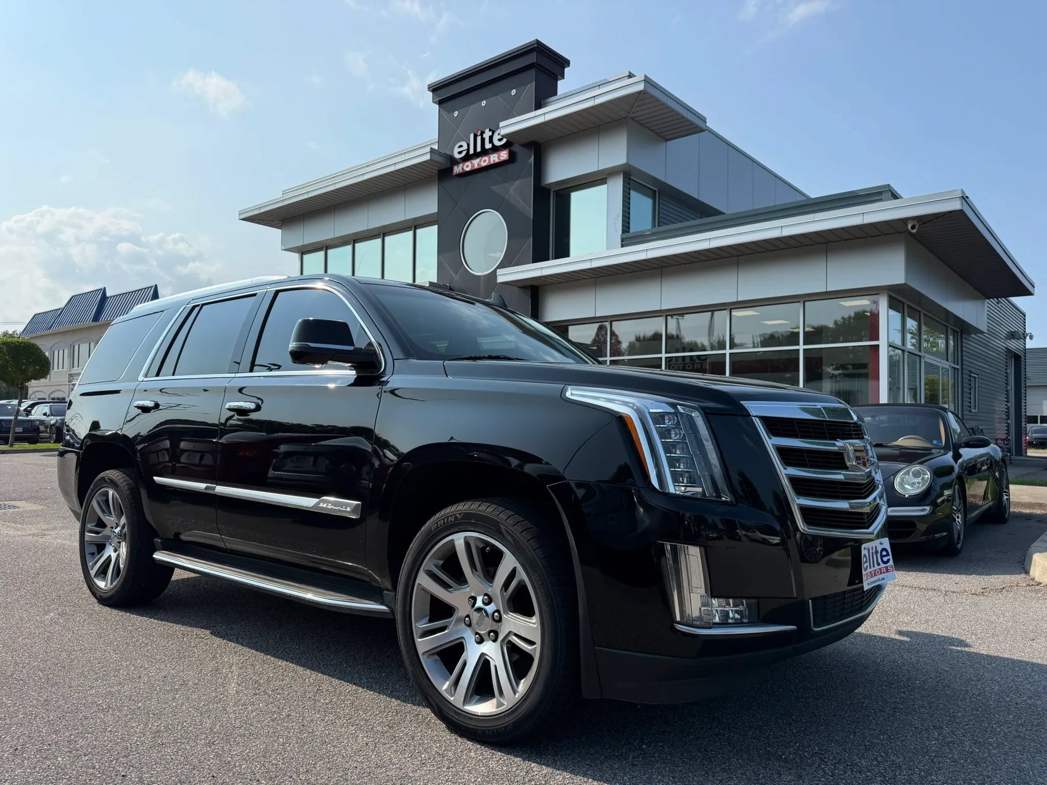 Used 2016 Cadillac Escalade Luxury AWD/4WD image 1