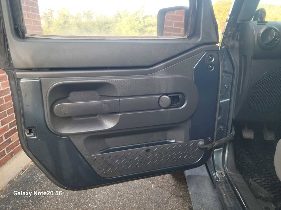 Used 2007 Jeep Wrangler Sahara AWD/4WD image 12