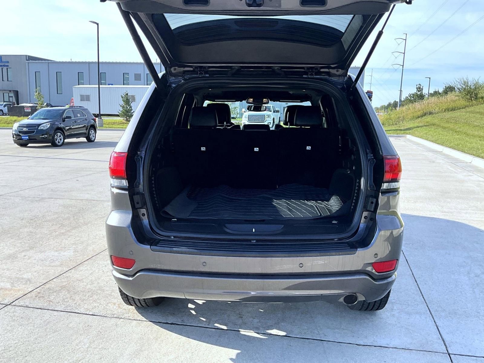 Used 2020 Jeep Grand Cherokee Altitude image 9