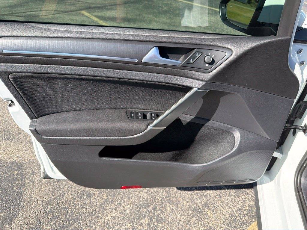 Used 2019 Volkswagen GTI SE FWD image 9