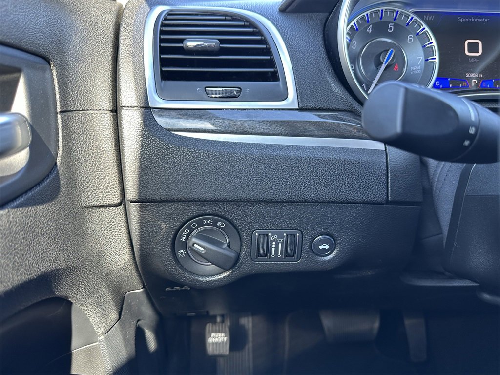 Certified 2022 Chrysler 300 Touring image 21