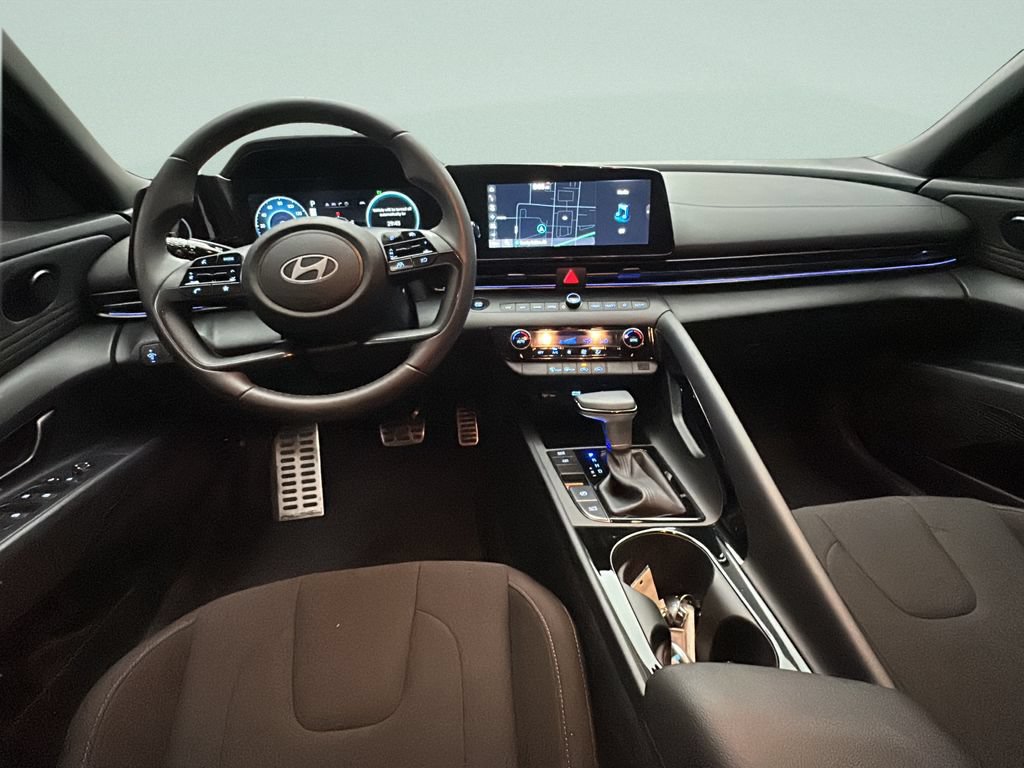 Certified 2025 Hyundai Elantra SEL FWD image 21