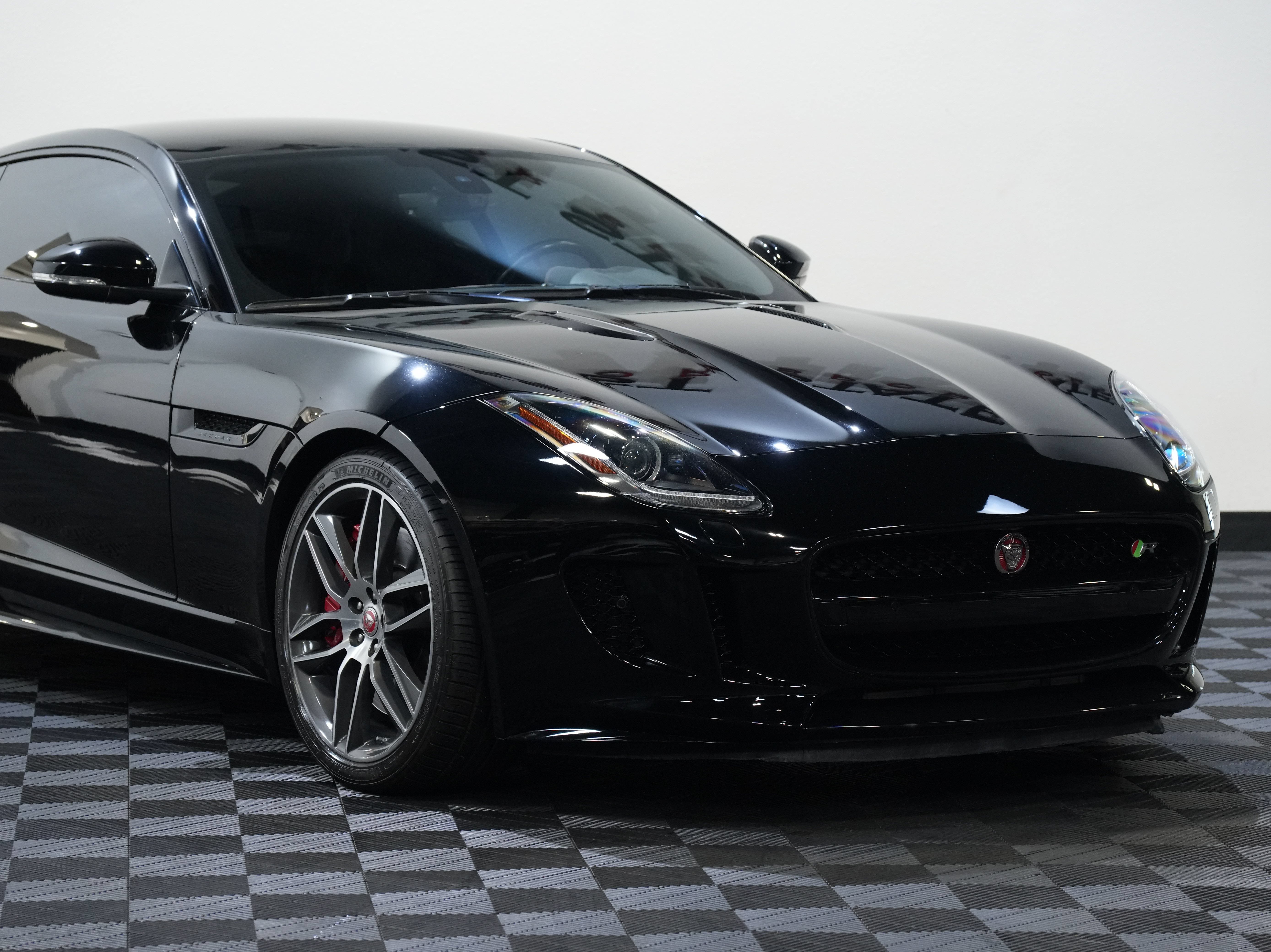 Used 2015 Jaguar F-TYPE R RWD image 9