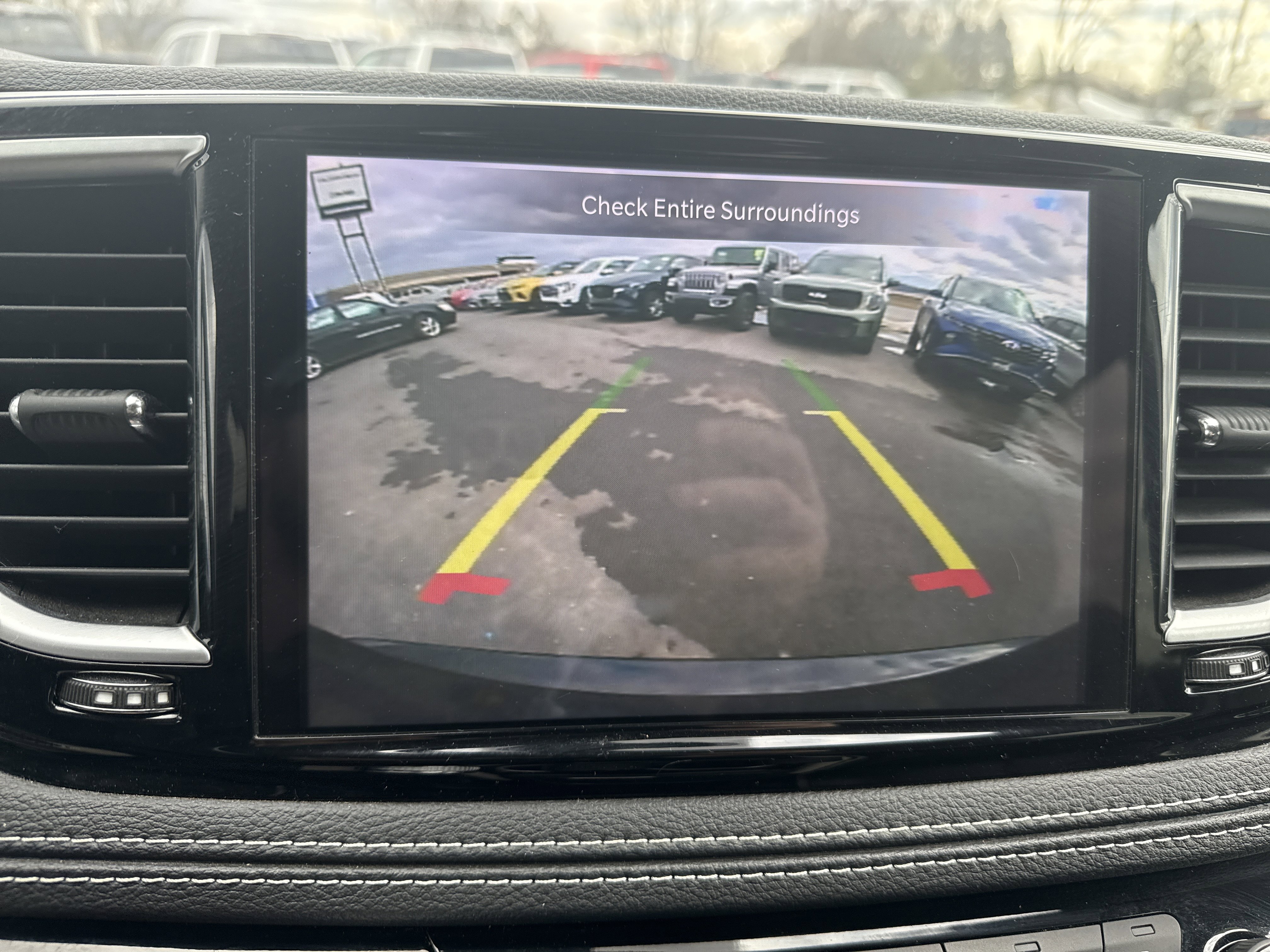 Used 2021 Chrysler Pacifica Limited image 27